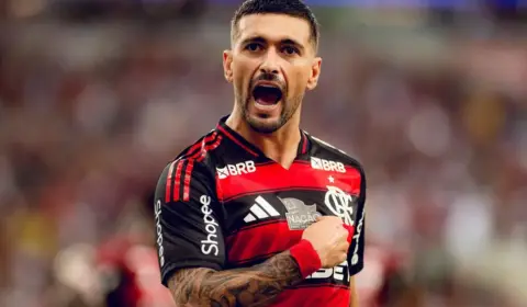 Flamengo renova contrato de Arrascaeta, maior artilheiro estrangeiro do clube, até 2028