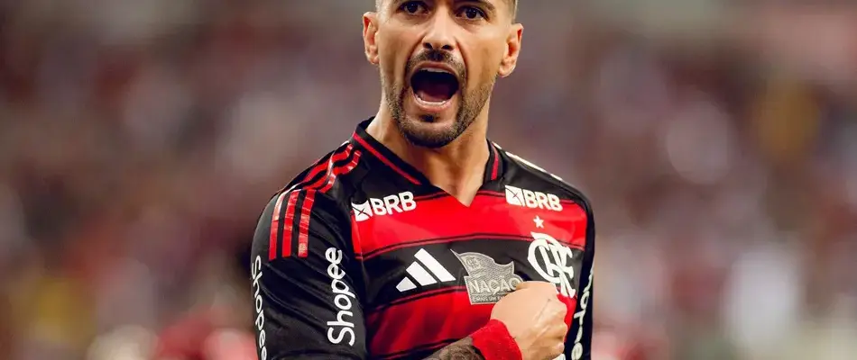 Flamengo renova contrato de Arrascaeta, maior artilheiro estrangeiro do clube, até 2028