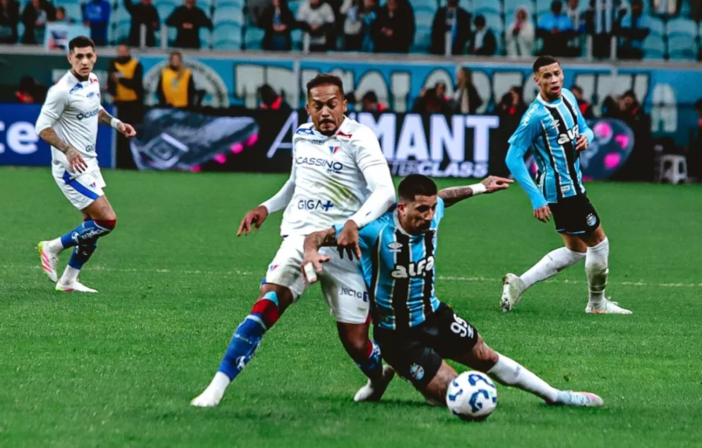 Grêmio 2 x 1 Fortaleza - Braithwaite faz dois e Imortal reage no Brasileirão