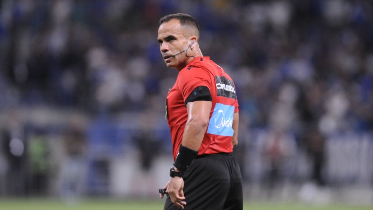 Alex Gomes Stefano, árbitro do futebol brasileiro (foto: Alexandre Guzanhe/EM/D.A. Press)