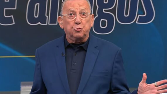 Galvão Bruno apresenta o programa Galvão e Amigos, na Band (foto: Reprodução/YouTube)