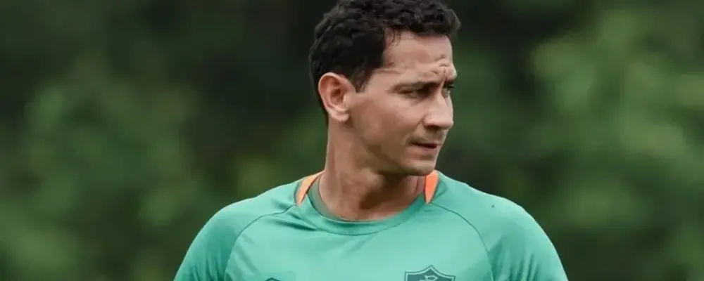 Ganso retorna após dois meses fora e busca espaço no Fluminense