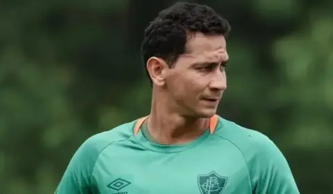 Ganso retorna após dois meses fora e busca espaço no Fluminense