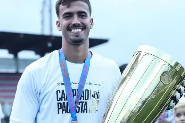Goleiro Rodrigo Falcão brilha nos pênaltis e conquista título de forma heroica