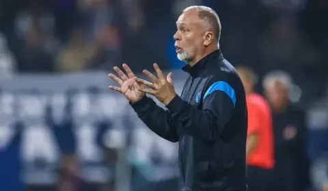 Grêmio vê Libertadores ficar distante e Mano projeta reta final