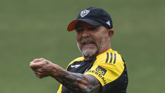 Sampaoli durante treino do Atlético (foto: Pedro Souza/Atlético)