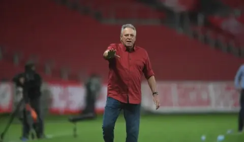 Internacional contrata Abel Braga para reta final do Brasileirão