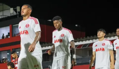 Internacional sente pressão aumentar e clima tenso toma conta do vestiário