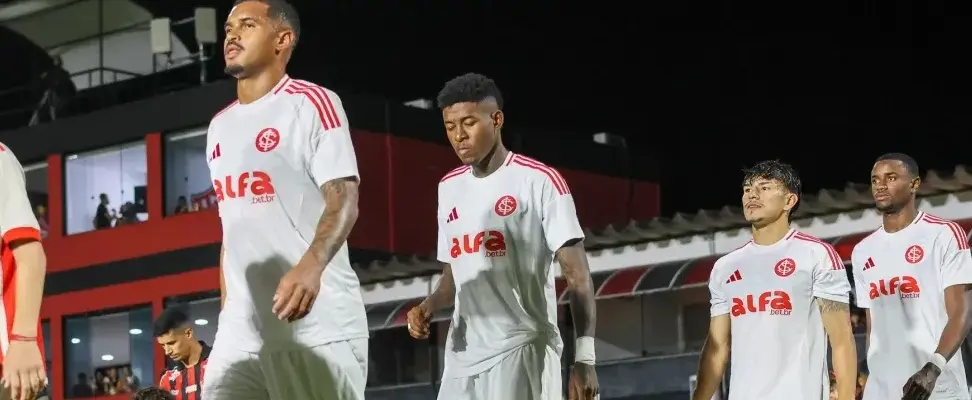 Internacional sente pressão aumentar e clima tenso toma conta do vestiário