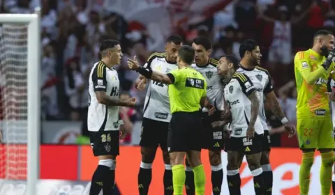 Internacional x Atlético-MG: confira a súmula da arbitragem nos lances polêmicos