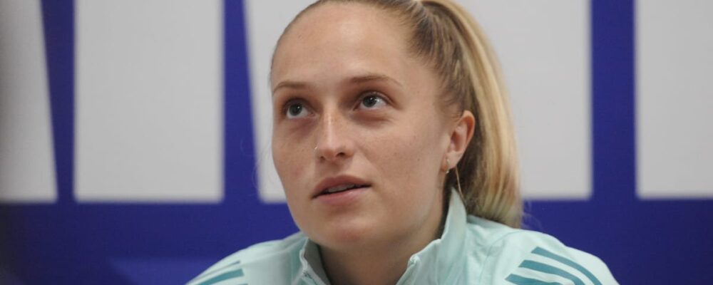 Isa Haas despista sobre futuro no Cruzeiro, mas admite sonho de atuar no exterior