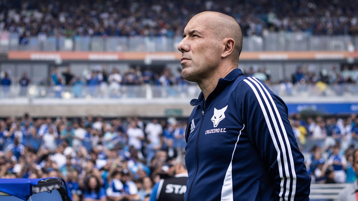 Leonardo Jardim lidera a comissão técnica do Cruzeiro desde fevereiro de 2025 (foto: Gustavo Aleixo/Cruzeiro)