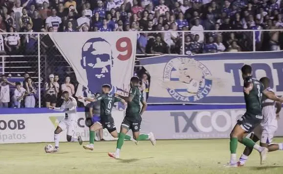 Wj6aXNBP Ditinho Victor Michel bandeirao URT reproducao