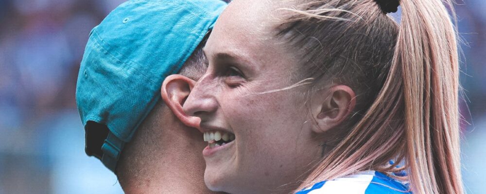 Jogadora da Seleção cita técnico como um dos fatores para acertar com Cruzeiro