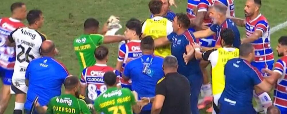 Jogadores de Atlético e Fortaleza trocam empurrões após jogo pelo Brasileiro