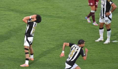 Jornal europeu destaca falhas de Biel em derrota do Atlético: ‘Pesadelo’