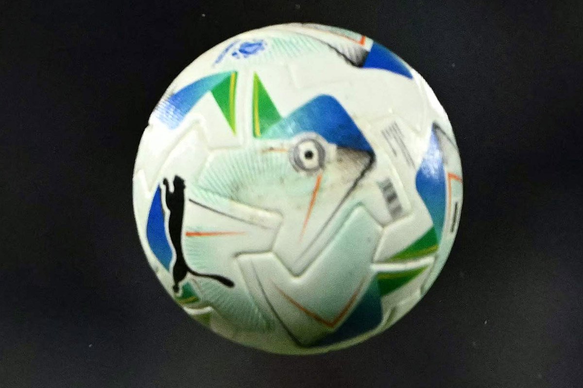 Bola oficial da Copa Sul-Americana 2025 (foto: MAURO PIMENTEL/AFP)