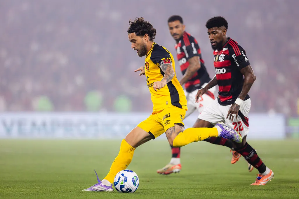 Sport derrotado Flamengo Brasileirão