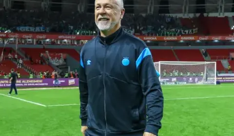 Mano Menezes reprova falas de Leão e Oswaldo sobre técnicos estrangeiros