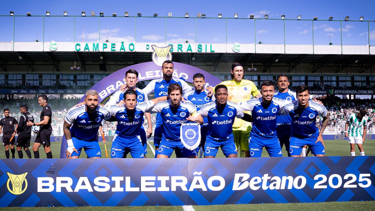 Time titular do Cruzeiro no empate por 3 a 3 com o Juventude, pela 34ª rodada do Brasileiro (foto: Lucas Bubols/Cruzeiro)