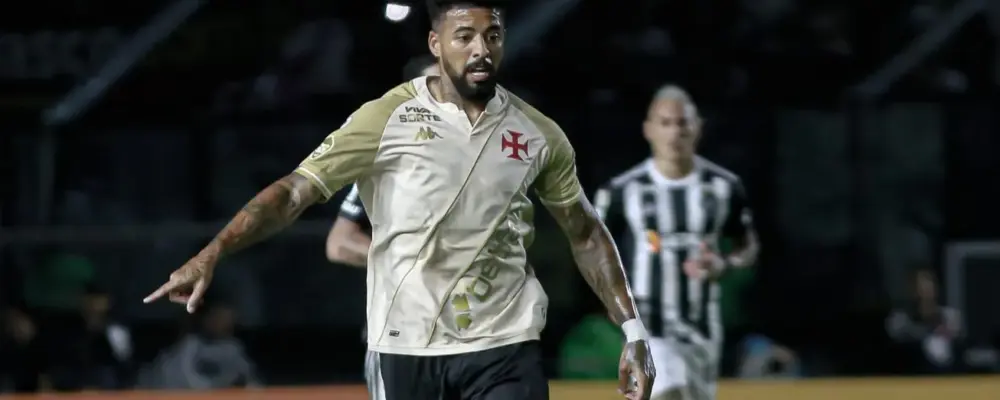 Meia ‘esquecido’ por Diniz retorna ao banco do Vasco contra o Botafogo
