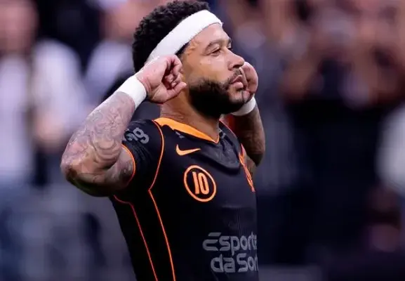 Memphis se irrita ao ter desempenho comparado: ‘Não preciso explicar’