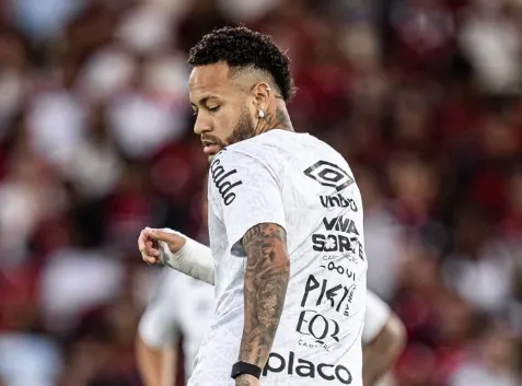 Neymar chama juiz de arrogante: ‘Tomei amarelo porque ele me ameaçou’