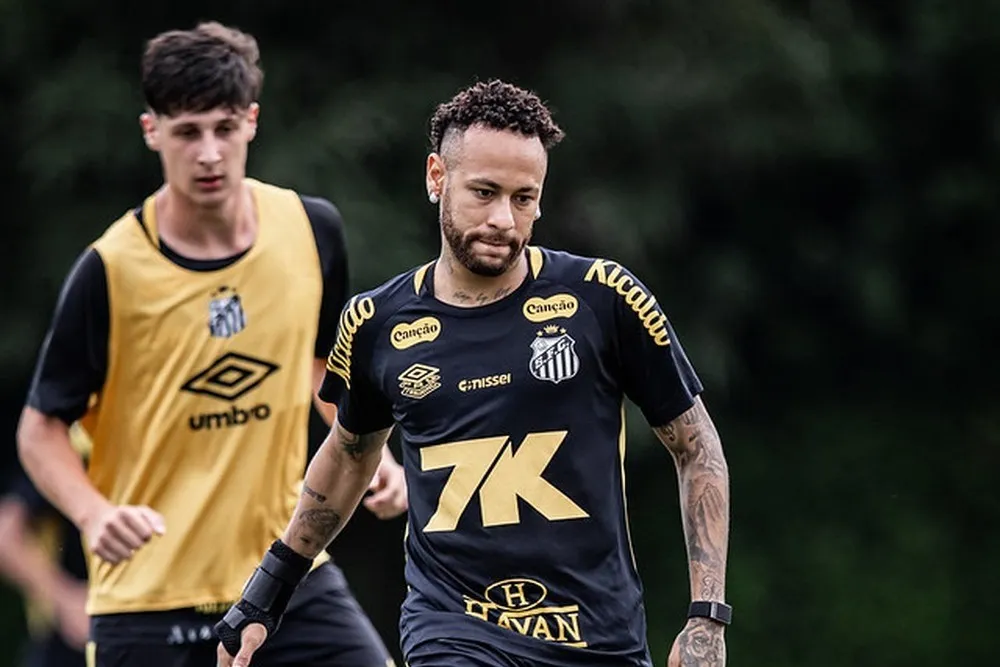 Neymar é relacionado no Santos para dura visita ao Flamengo e vira 'salvador da pátria' (Foto: Raul Baretta/ Santos FC)