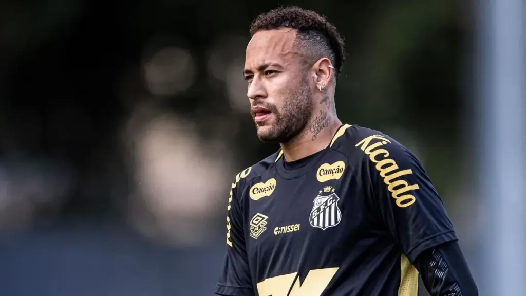 Neymar participa de treino no Santos em meio a suspense sobre sua condição física (Foto: Raul Barreta/SFC)