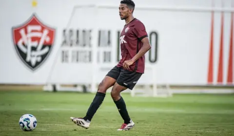 No Vitória, Jair Ventura avalia cenários após suspensão de Willian Oliveira