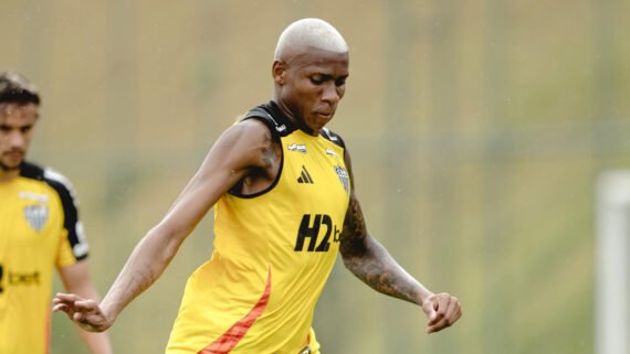 Patrick, volante do Atlético, durante treinamento na Cidade do Galo (31/10) (foto: Pedro Souza/Atlético)