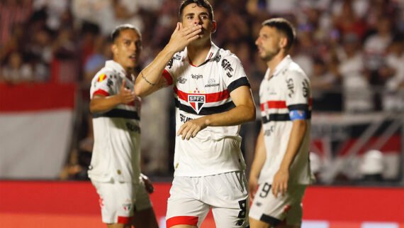 Oscar fez um dos gols do São Paulo (foto: Rubens Chiri, Paulo Pinto e Miguel Schincariol/Saopaulofc.net)