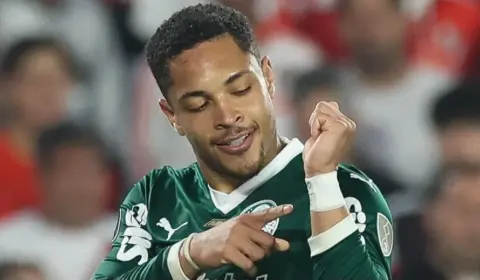 Palmeiras monta esquema especial para ter Vitor Roque contra o Vitória