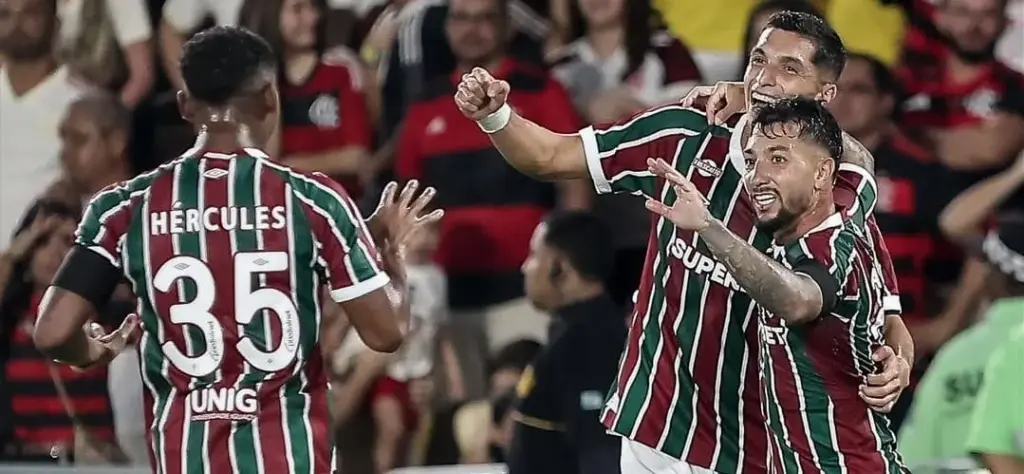 Jogadores do Fluminense comemorando (Foto: Lucas Merçon-FFC)