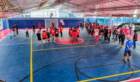 Parceria entre Bragantino e RB Leipzig resulta em revitalização de quadra pública