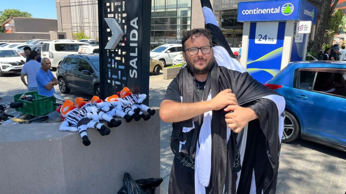 Ederson Franczuck, vendedor e torcedor do Atlético, de 43 anos, no Paraguai (foto: Lucas Bretas/No Ataque)