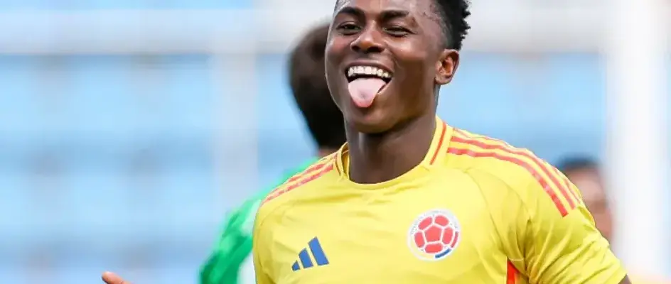 Promessa colombiana chega à BH para assinar com o Cruzeiro