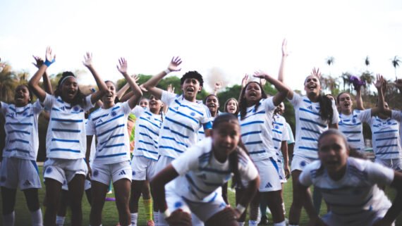 Equipe sub-17 do Cruzeiro está na final do Mineiro Feminino da modalidade (foto: Gustavo Martins/Cruzeiro)