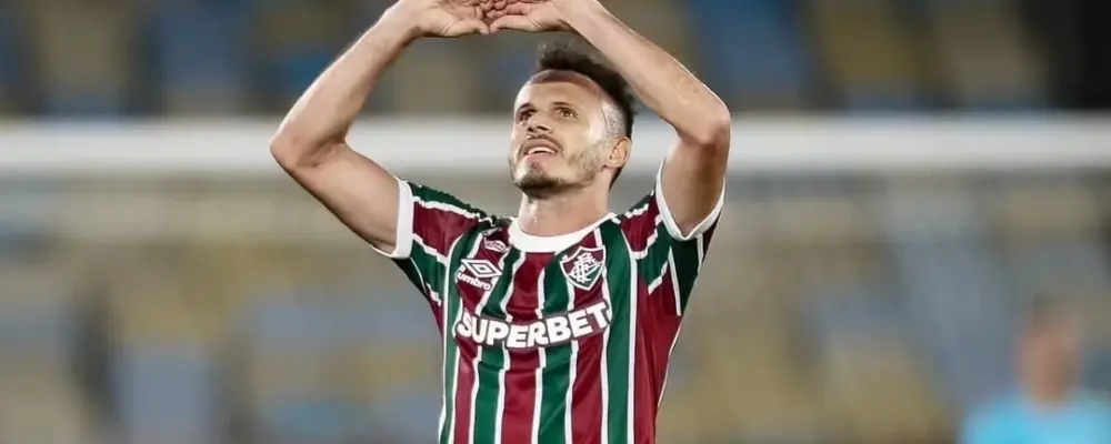 Renê cumpre suspensão e desfalca o Fluminense contra o Palmeiras
