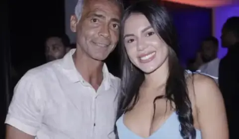 Romário põe fim a relacionamento de um ano e surge com nova companhia em evento no Rio