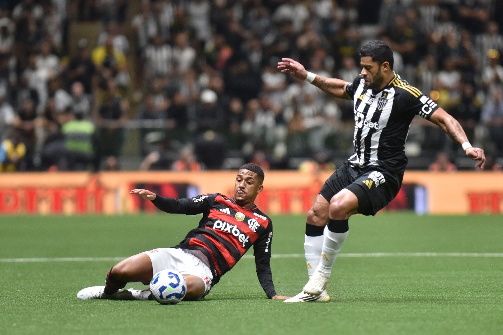 Lance de jogo entre Atlético e Flamengo pela Copa do Brasil (foto: Ramon Lisboa/EM/D.A. Press)