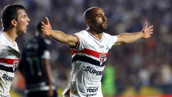 Lucas Moura comemorando gol em Vasco x São Paulo (foto: Rubens Chiri/Saopaulofc.net)