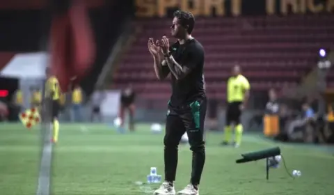 Sport avalia Thiago Carpini para comandar equipe em 2026