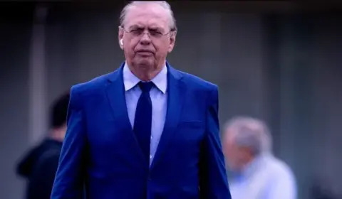 Stábile rebate críticas e “cutuca” Leila Pereira: ‘Deixem o Corinthians em paz’