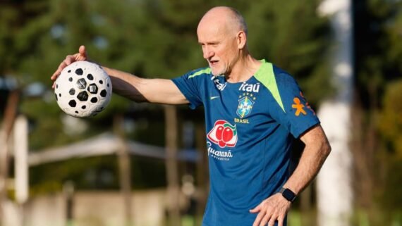 Taffarel atuando como coordenador de preparação de goleiros da Seleção Brasileira (foto: Rafael Ribeiro/CBF)
