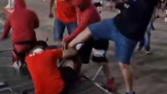 Torcedores do Internacional brigaram no Beira-Rio (foto: Reprodução)