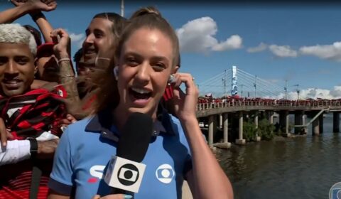 Torcedor do Flamengo puxa cabelo de repórter da Globo ao vivo