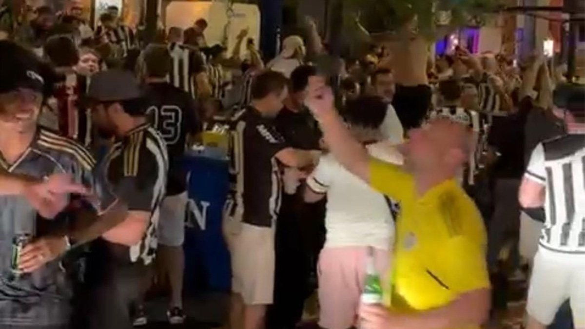 Torcida do Atlético em Assunção (foto: Júlio Moreira/Estado de Minas)