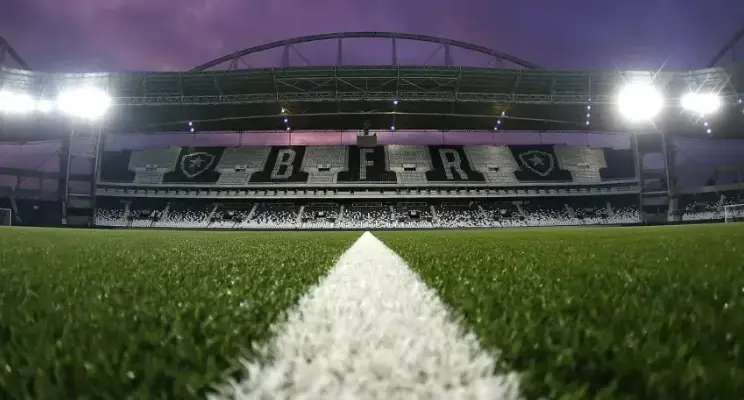 Vasco acerta com Botafogo para usar Nilton Santos por 3 anos