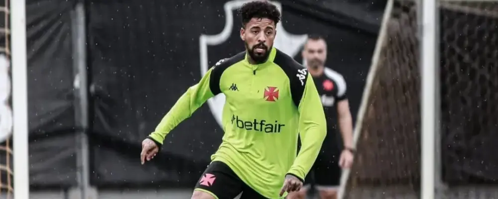 Vasco deve confirmar quatro saídas e mira ajustes no elenco para 2026